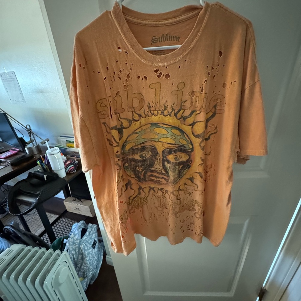 Graphic Tee sublime ripped